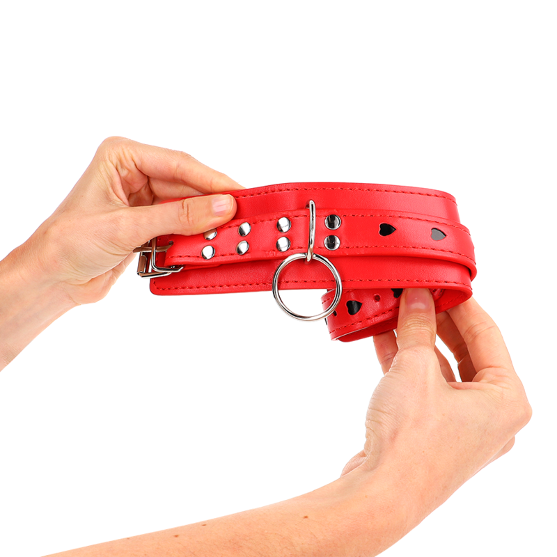 KINK - POLSO ROSSO CON INTARSIO A CUORE NERO REGOLABILE 21-28 CM X 5,5 CM - KINK COLLAR & GAG | Lingerie Harness Boutique