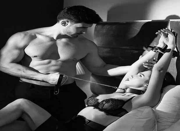 Esplorando il Mondo del BDSM: Guida Completa e Consigli per una Pratica Sicura - Lingerie Harness Boutique
