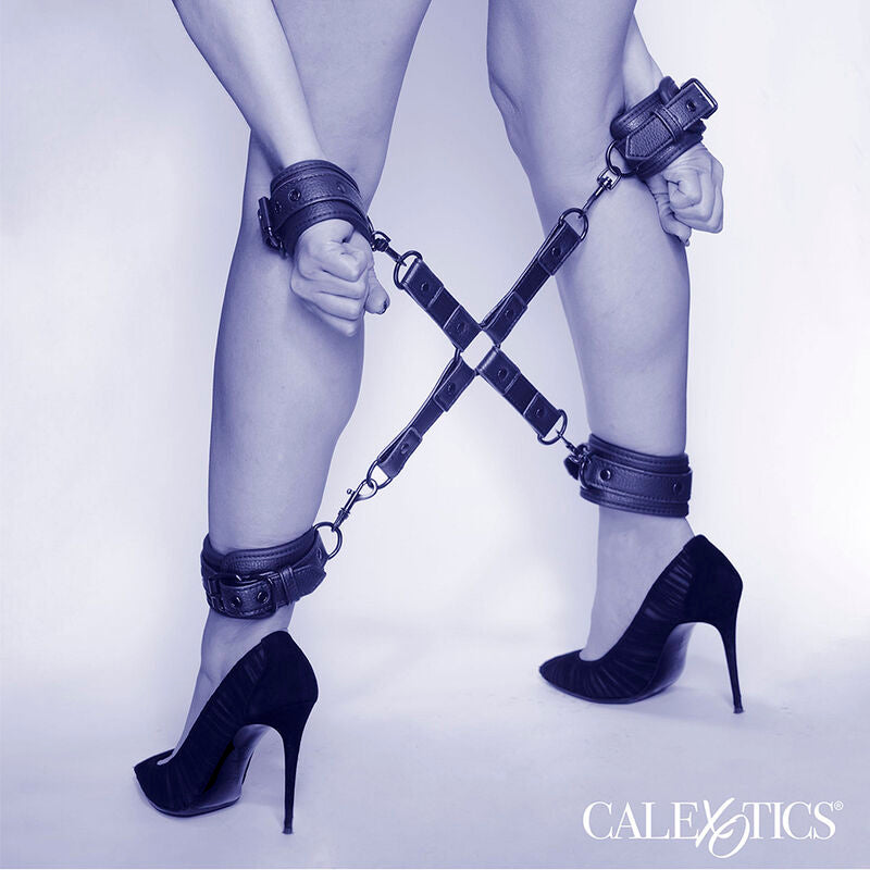 CALEXOTICS - NOCTURNAL CONNETTORE HOG TIE CUERO REGOLABILE NERO - CALEXOTICS | Lingerie Harness Boutique