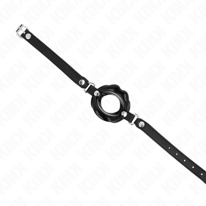 KINK - BAVAGLIO LIP 8 CM CON CINTURINO IN SIMILPELLE NERA 63 x 2 CM REGOLABILE 39-58 CM - KINK COLLAR & GAG | Lingerie Harness Boutique