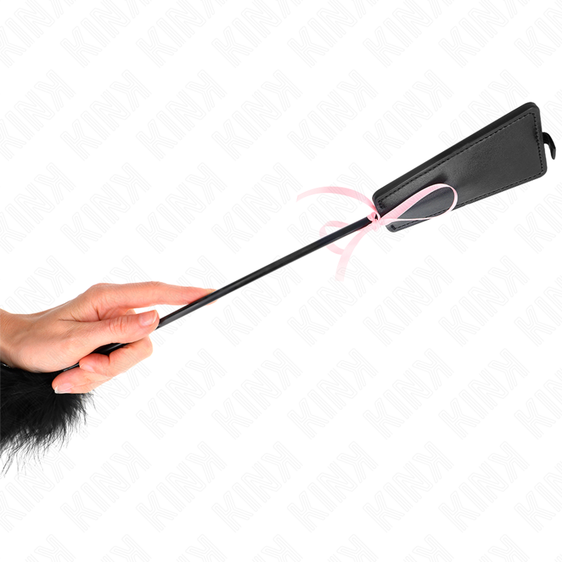 KINK - PIUME TICKLE CON FIOCCO NASTRO ROSA 49 CM - KINK IMPACT & TOUCH | Lingerie Harness Boutique
