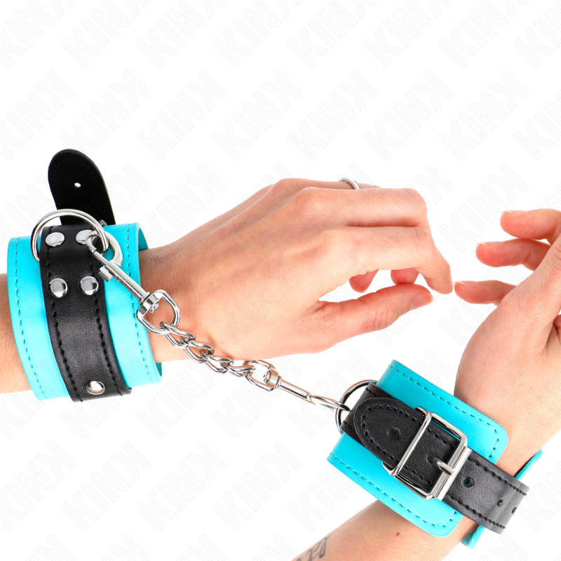KINK - RESISTENZA DA POLSO CON GANCIO BLU IMBOTTITO IN PELLICCIA REGOLABILE 20-28 CM X 5,5 CM - KINK COLLAR & GAG | Lingerie Harness Boutique