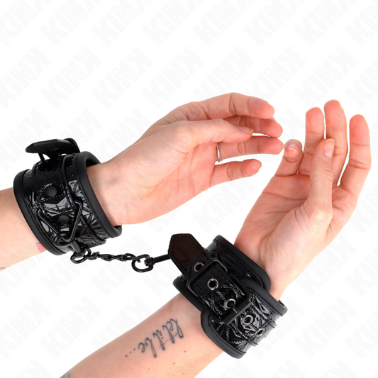 KINK - RESISTENZA DA POLSO CON MOTIVO A DIAMANTI NERO REGOLABILE 17-26 CM X 5,5 CM - KINK COLLAR & GAG | Lingerie Harness Boutique