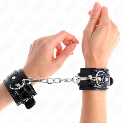 KINK - POLSI IN NEOPRENE LUCIDO REGOLABILI 17-24 CM X 4,5 CM - KINK COLLAR & GAG | Lingerie Harness Boutique