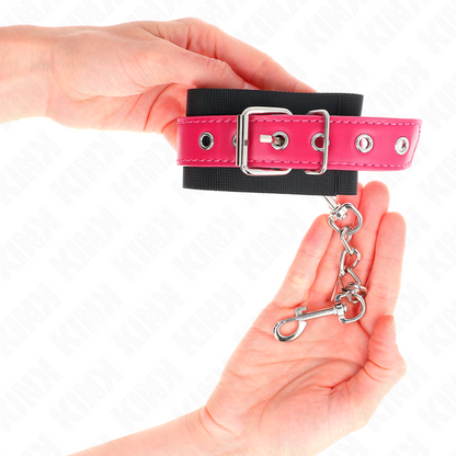 KINK - RESISTENZA DA POLSO IN NYLON NERO CON CINTURA IN SIMILPELLE ROSA LAMPONE REGOLABILE 19-29 CM X 5,1 CM - KINK COLLAR & GAG | Lingerie Harness Boutique