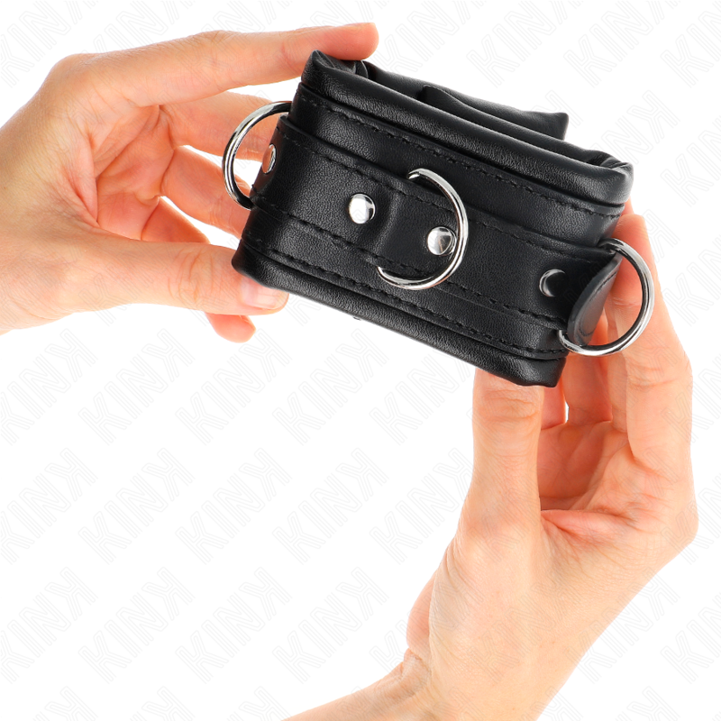 KINK - RESISTENZA DA POLSO PESANTE CON FODERA IN PELLICCIA NERA REGOLABILE 20-30 CM X 6 CM - Lingerie Harness Boutique | Lingerie Harness Boutique