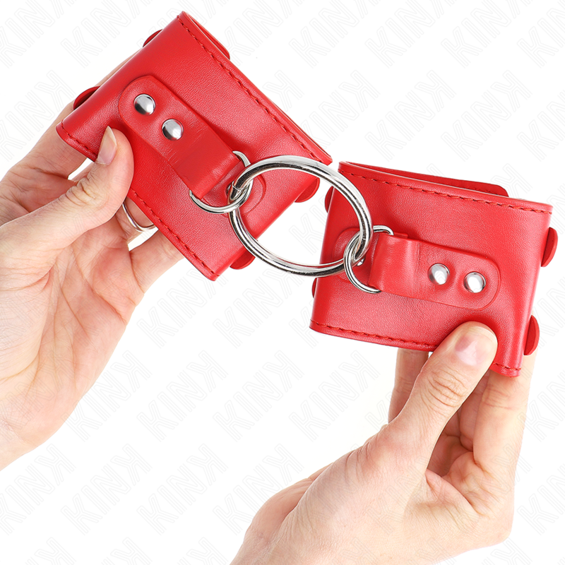 KINK - POLSO FISSO CON ANELLO E BORCHIE REGOLABILE ROSSO 17-22 CM X 6,5 CM - KINK COLLAR & GAG | Lingerie Harness Boutique