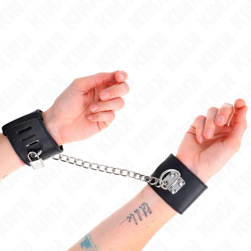 KINK - POLSO FISSO CON CATENA 30 CM E CHIUSURA LUCCHETTO NERO REGOLABILE 16-23 CM X 5,5 CM - KINK COLLAR & GAG | Lingerie Harness Boutique