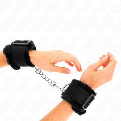 KINK - POGGIPOLSI FODERATI IN PELLICCIA NERI REGOLABILI 17-31 CM X 7 CM - KINK COLLAR & GAG | Lingerie Harness Boutique