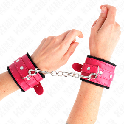 KINK - POGGIPOLSI PREMIUM FODERATI IN PELLICCIA NERI CON CINTURA ROSA LAMPONE REGOLABILE 17-29 CM X 6 CM - KINK COLLAR & GAG | Lingerie Harness Boutique