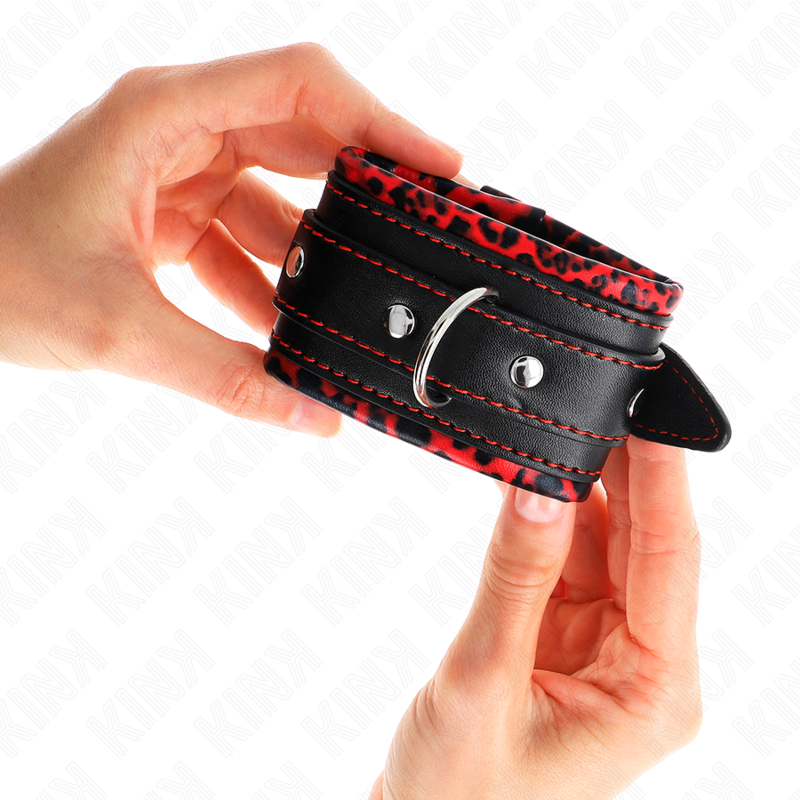 KINK - POGGIPOLSI IMBOTTITI IN PELLICCIA ROSSO/NERO REGOLABILE 17-29 CM X 6 CM - KINK COLLAR & GAG | Lingerie Harness Boutique