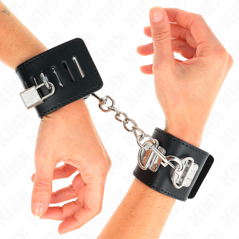 KINK - RESISTENZA DA POLSO MULTIPOSIZIONE CON CHIUSURA A LUCCHETTO NERA REGOLABILE 16-23 CM X 5,5 CM - KINK COLLAR & GAG | Lingerie Harness Boutique