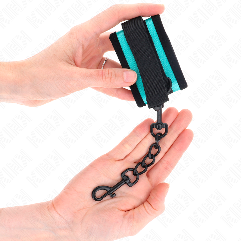 KINK - TENUTA DA POLSO IN NYLON CON GANCIO E LOOP NERO-BLU REGOLABILE 18-32 CM X 5 CM - KINK COLLAR & GAG | Lingerie Harness Boutique
