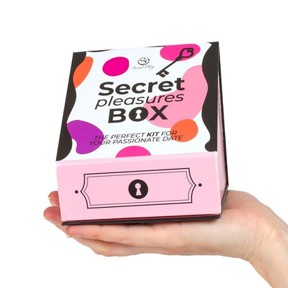 SECRET PLAY - PLEASURES BOX PER COPPIE: DADI + PROIETTILE VIBRANTE + PENNA CON PIUMA - SECRETPLAY 100% GAMES | Lingerie Harness Boutique